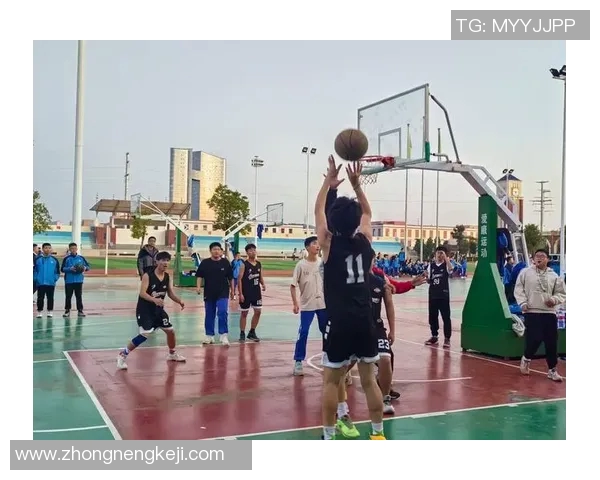 篮球明星CJ高清照片分享展现其赛场风采与个人魅力的精彩瞬间